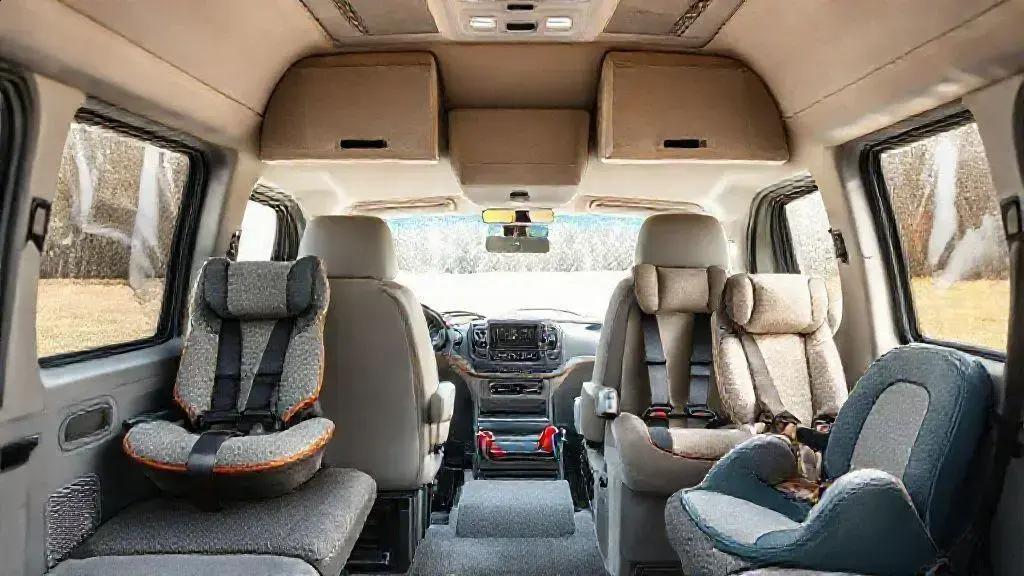 Opções de assentos para crianças que facilitam a limpeza